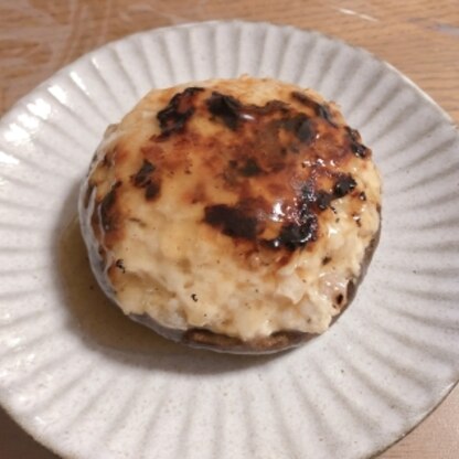 大きめの椎茸を手に入れたので作りました♪挽肉は鶏肉が余っていたので、そちらで代用しましたが、さっぱりと美味しく出来ました☆ありがとうございます✨